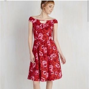 Retroliscious Red Roses Off Shoulder Dress